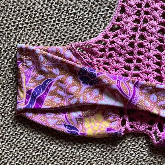New Pink crochet bikini top, size medium, ties at neck. - Picture 7 of 7